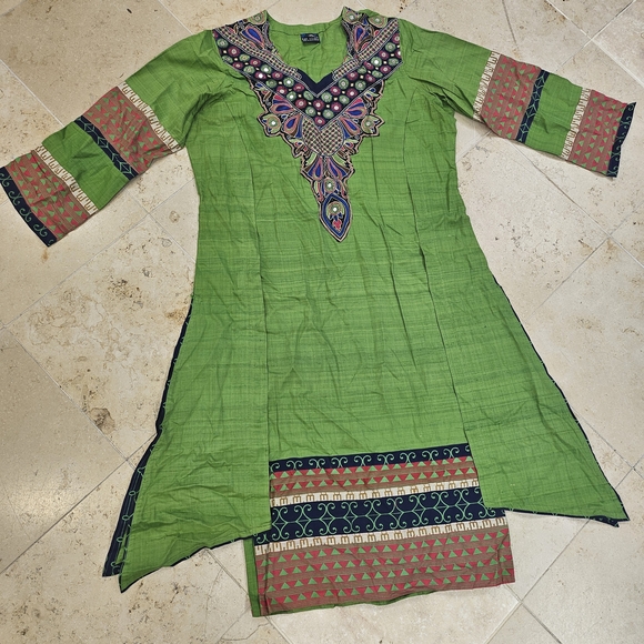 Green Embroidered Kurta with Blue Pants and Dupatta - Picture 2 of 9